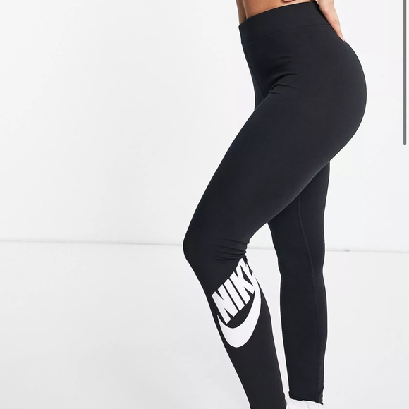 Nike High Rise Essential Leggings in Black With Calf Logo Print - Picture 4 of 7
